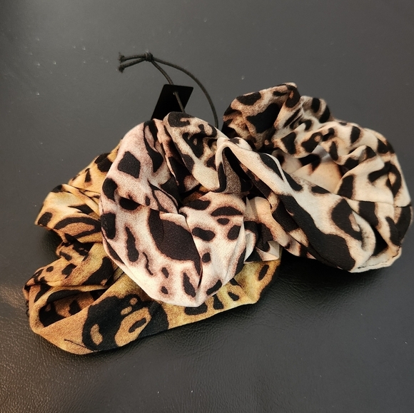 Noir Women's Set Of 3 Animal Print Scrunchies Hair Ties Leopard Print - Picture 1 of 7